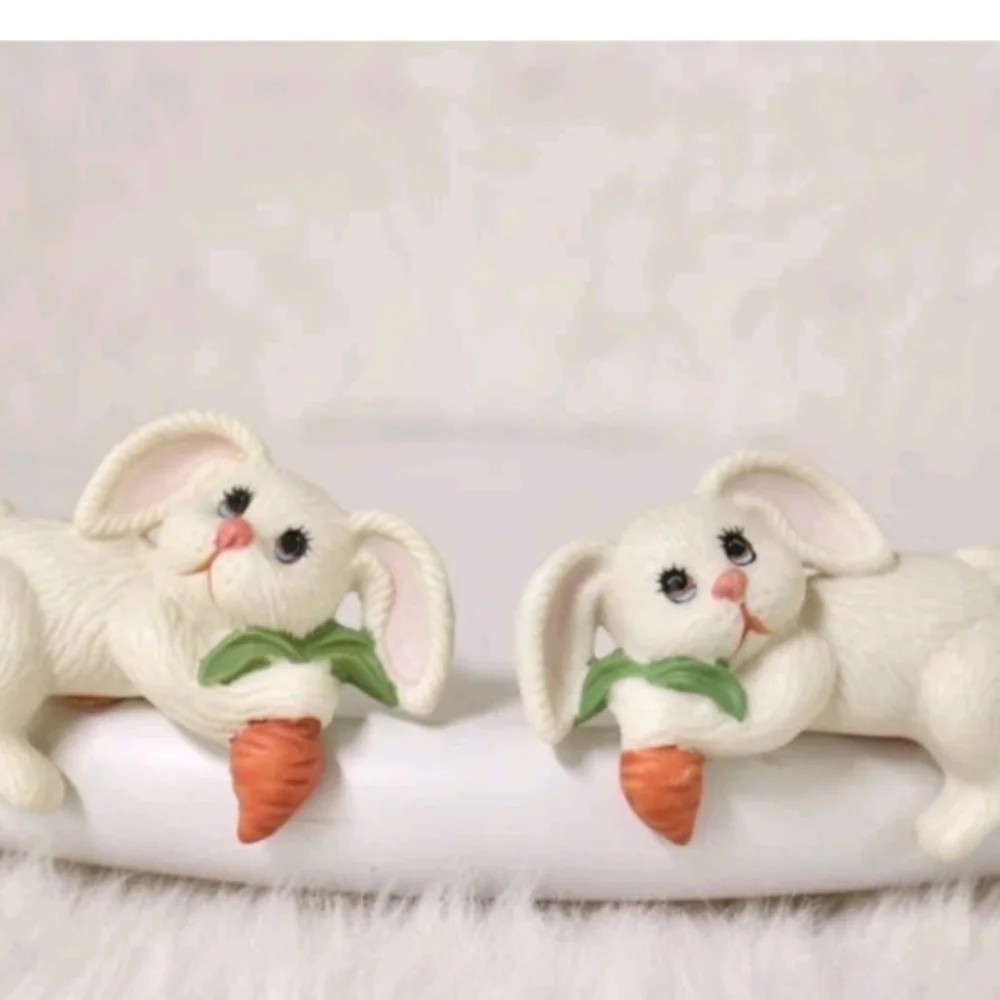 Vtg Pr of 2 White Bunny Rabbits W/carrots Shelf Sitters Ceramic Figurines